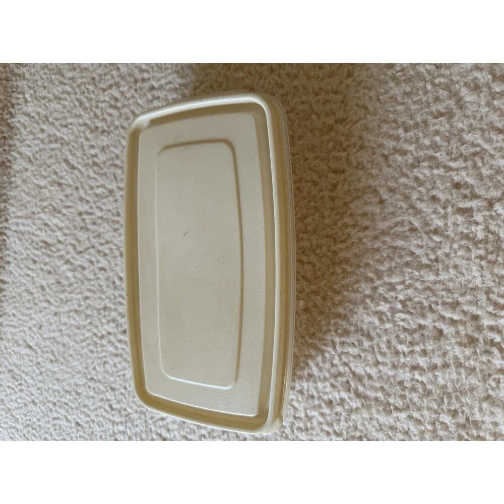 Rubbermaid Servin Saver Storage Container Almond Lid Rectangle 4 Cups 3860